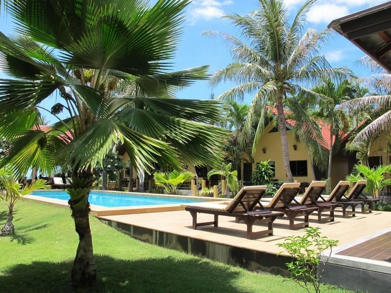 حوض السباحة