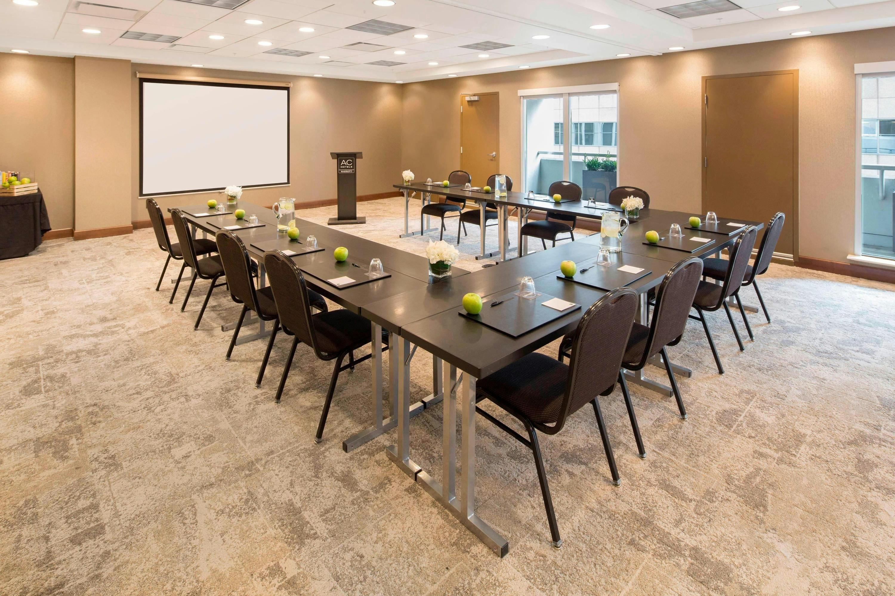 غرفة الاجتماعات