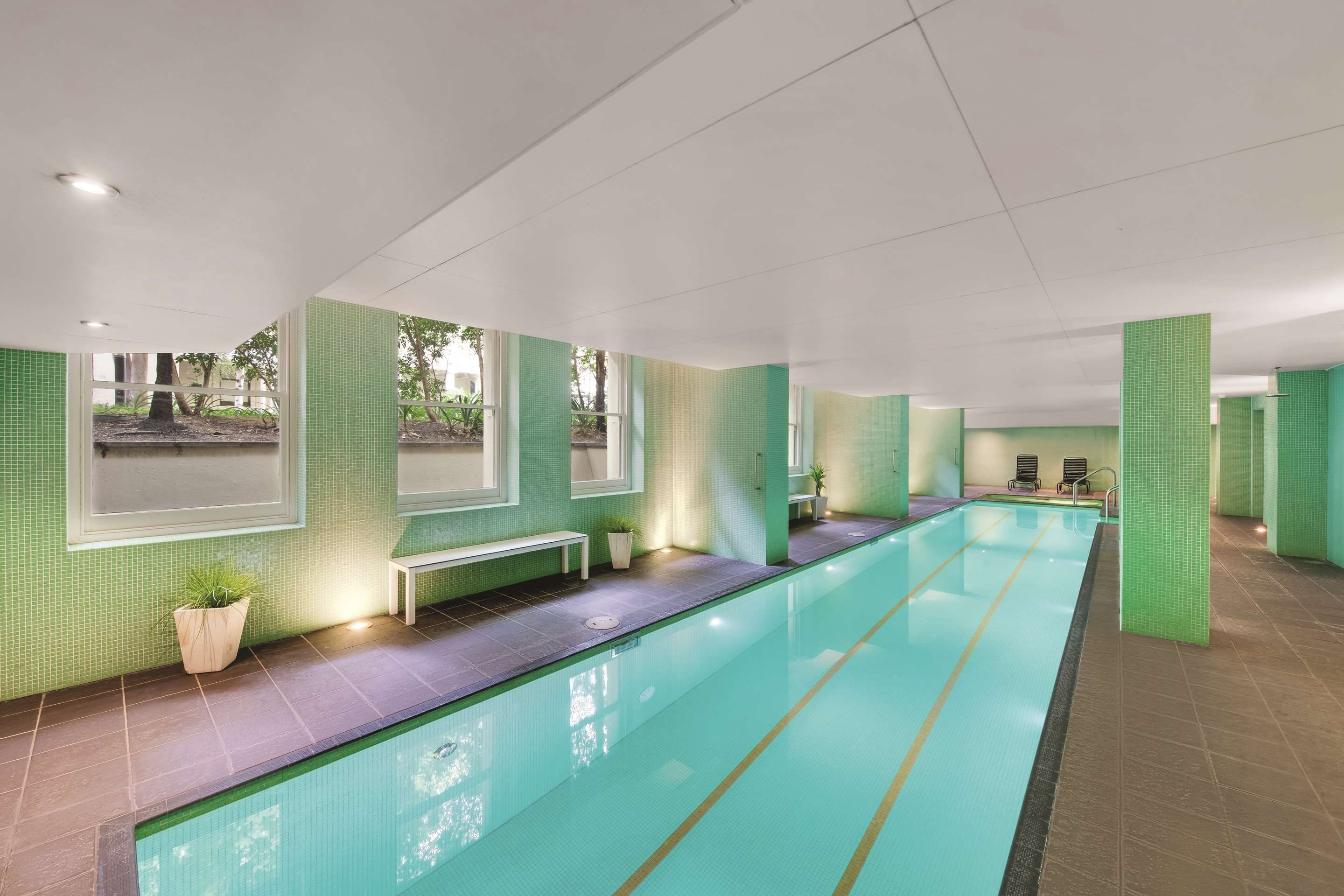 حوض السباحة