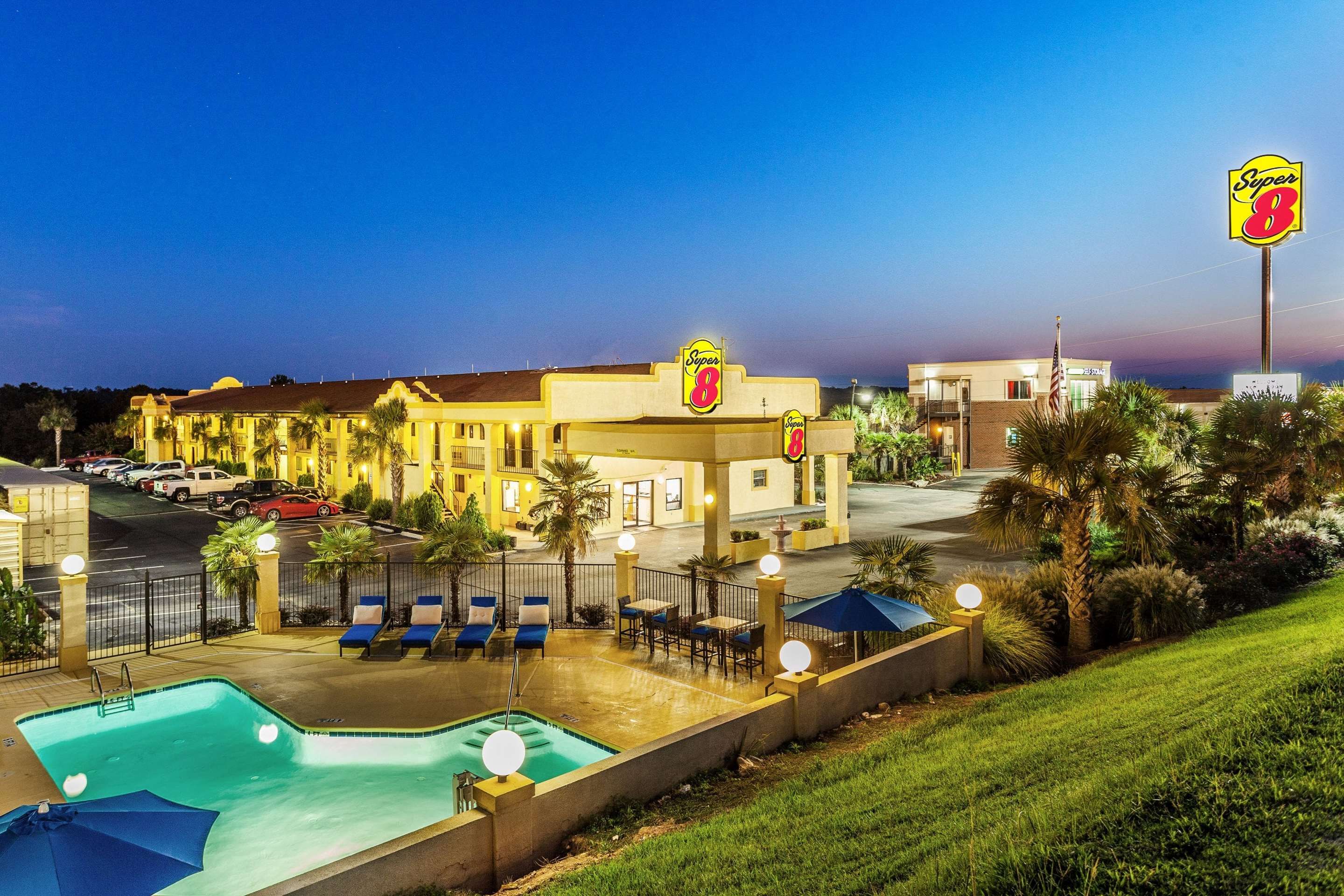 حوض السباحة صورة