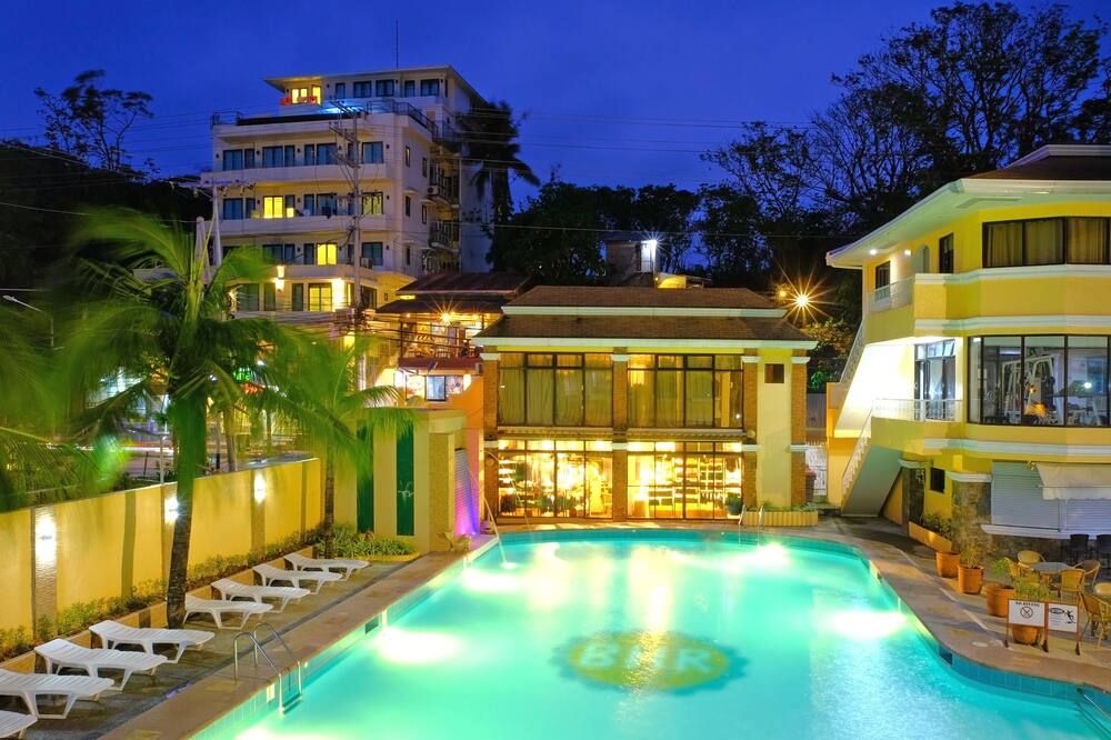 حوض السباحة صورة