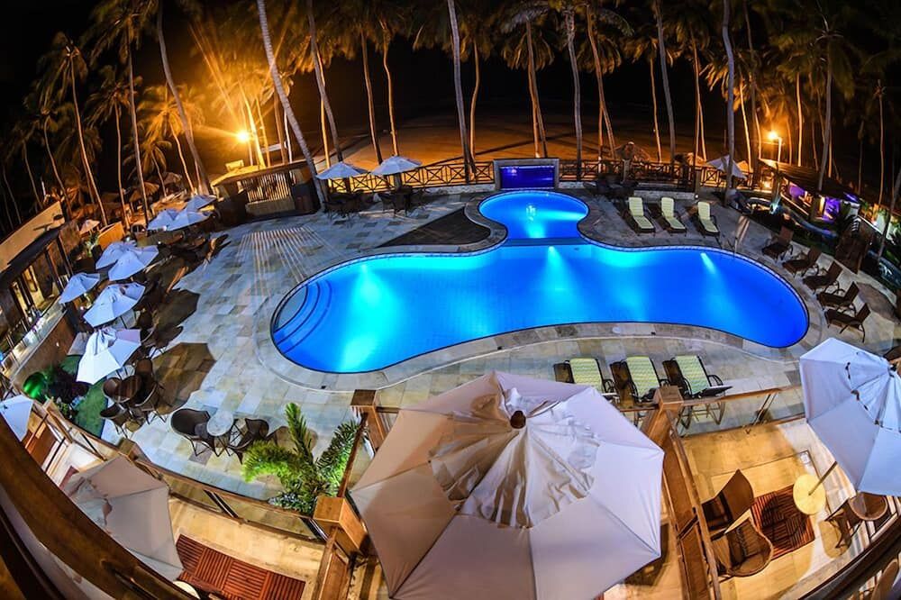 حوض السباحة