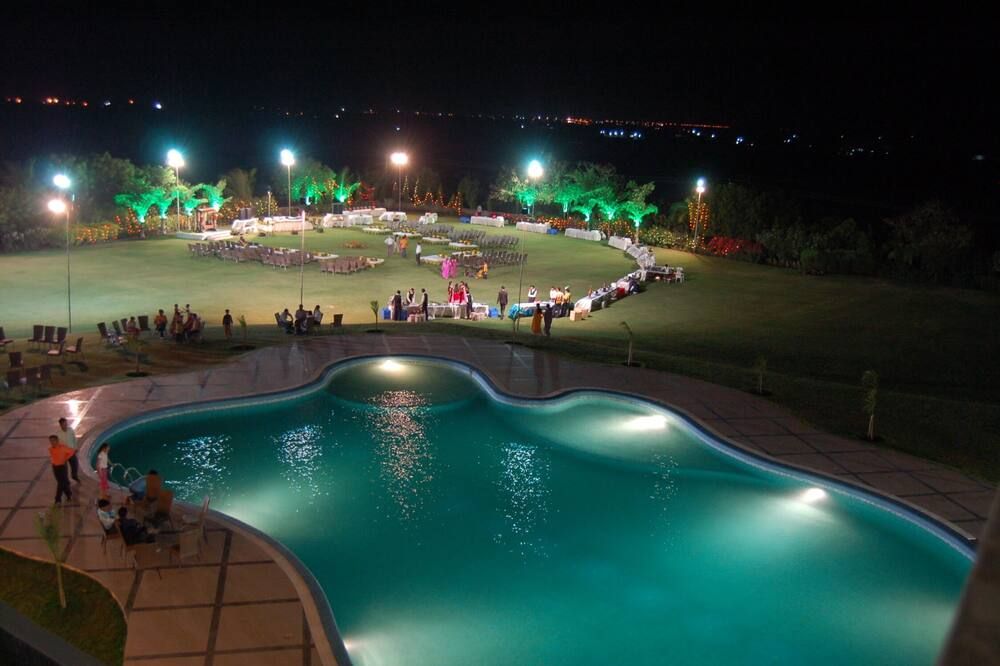 حوض السباحة صورة