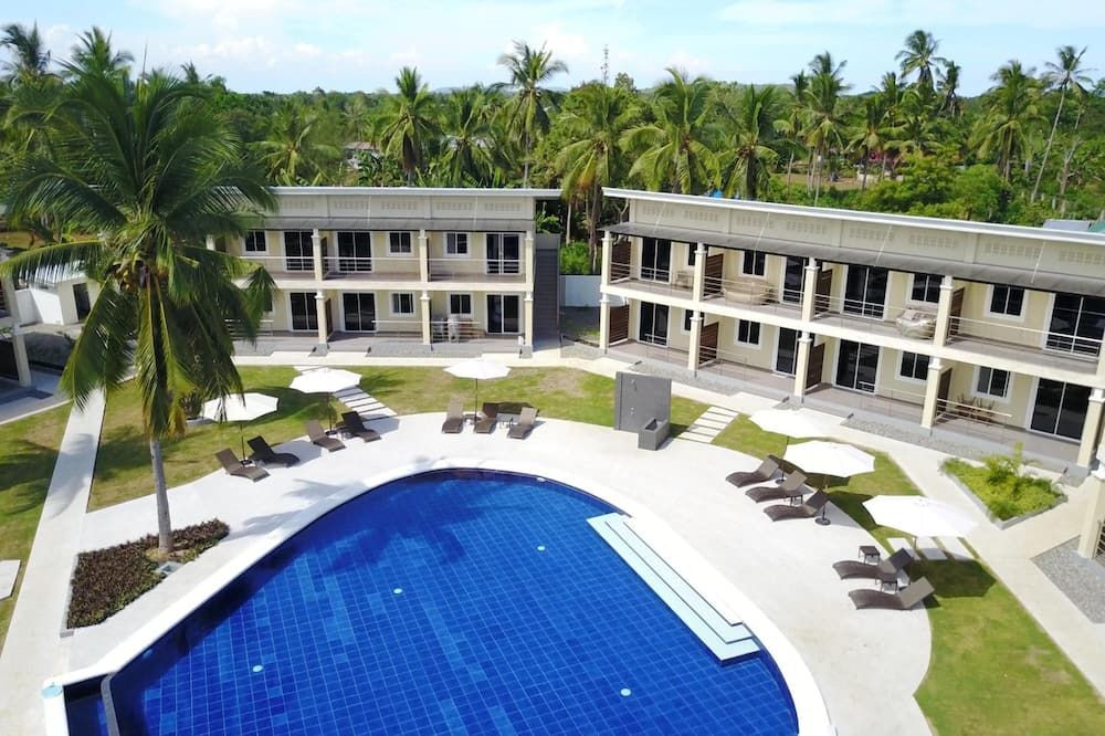 حوض السباحة