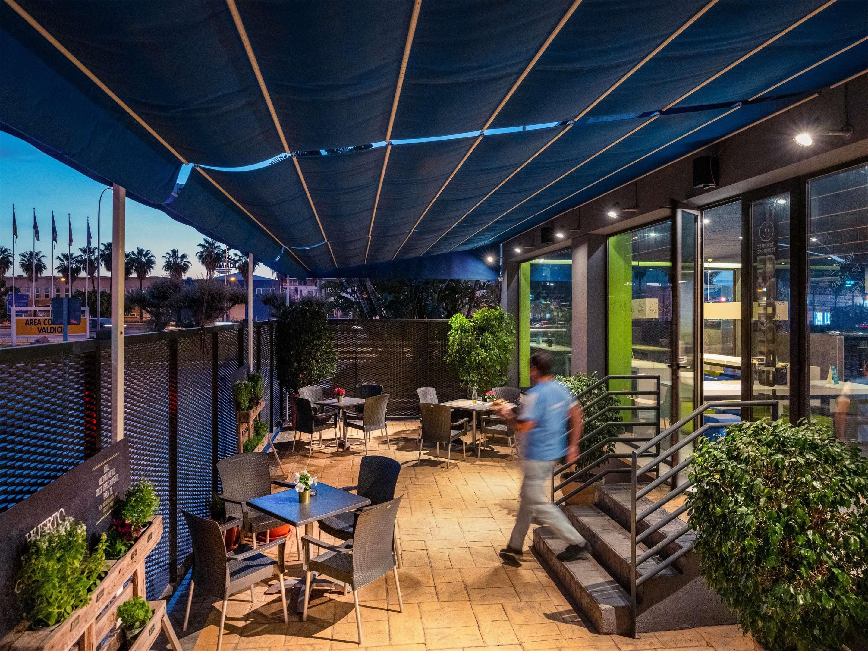 شرفة مرصوفة