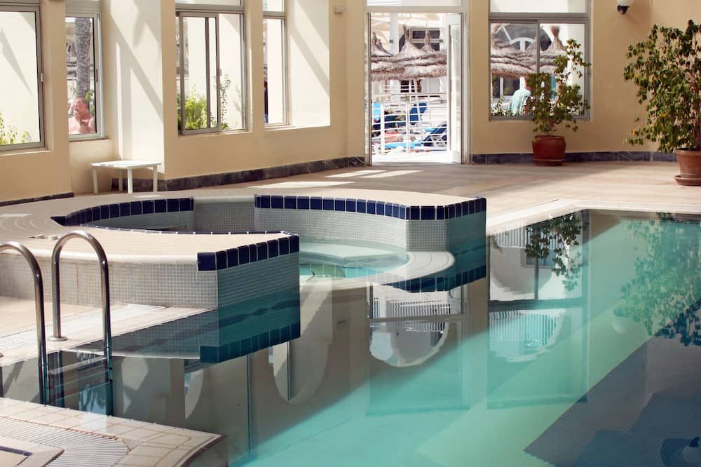 حوض السباحة صورة