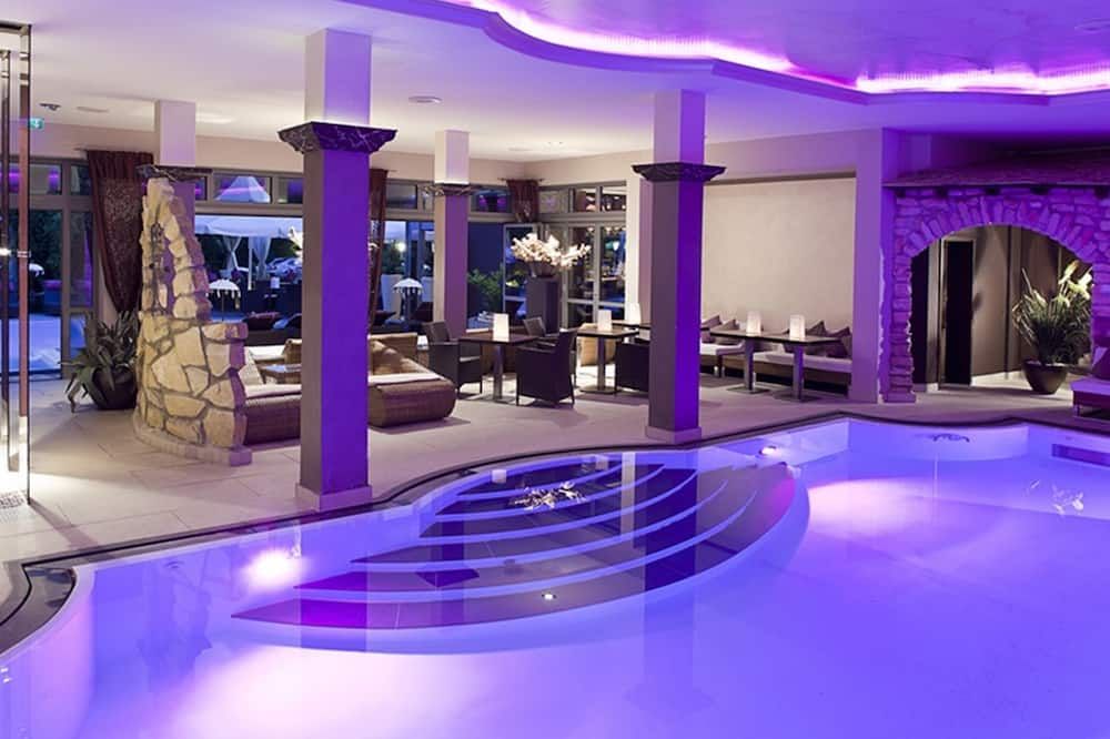 حوض السباحة صورة