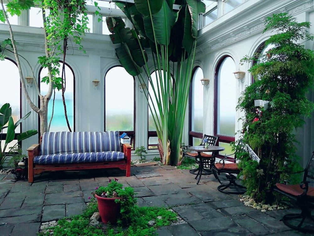 شرفة مرصوفة