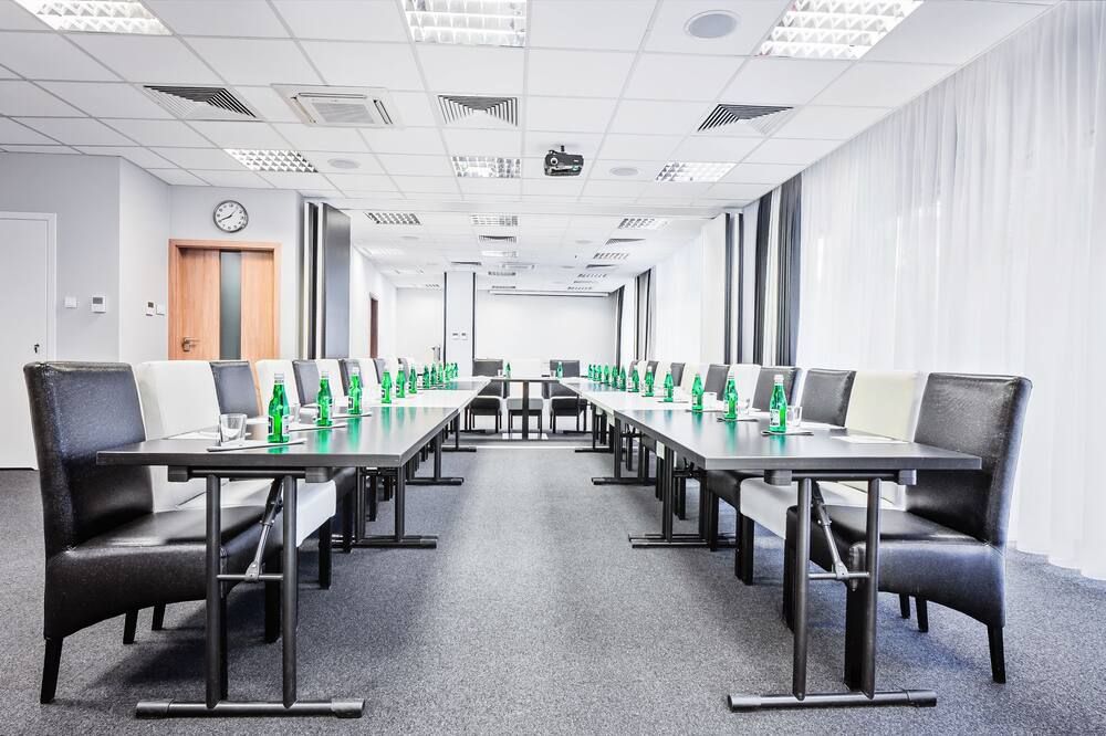 غرفة الاجتماعات