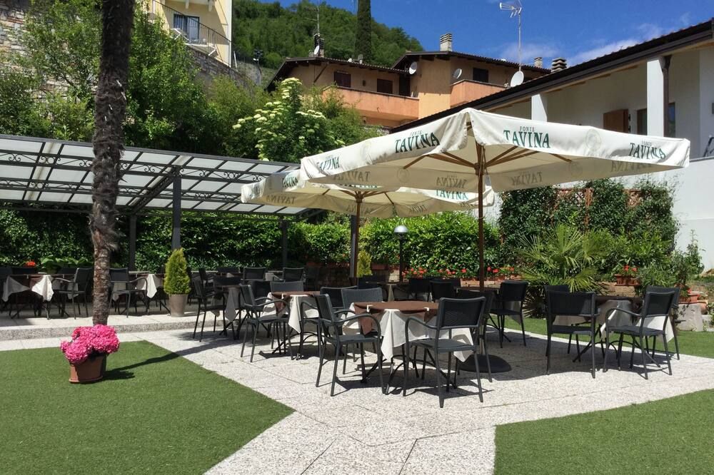 شرفة مرصوفة