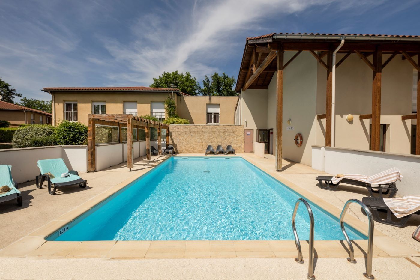 حوض السباحة صورة