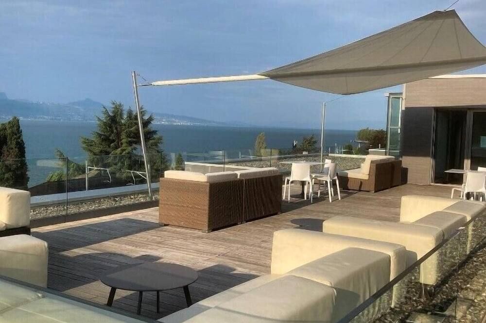 شرفة مرصوفة