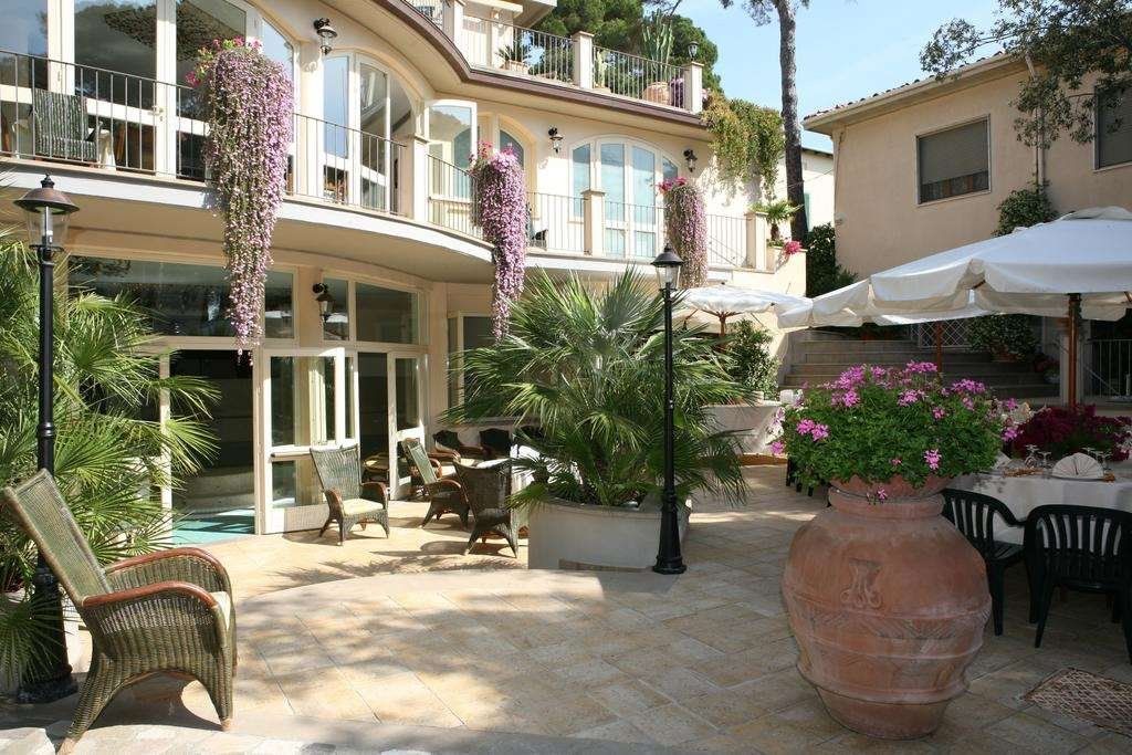 شرفة مرصوفة