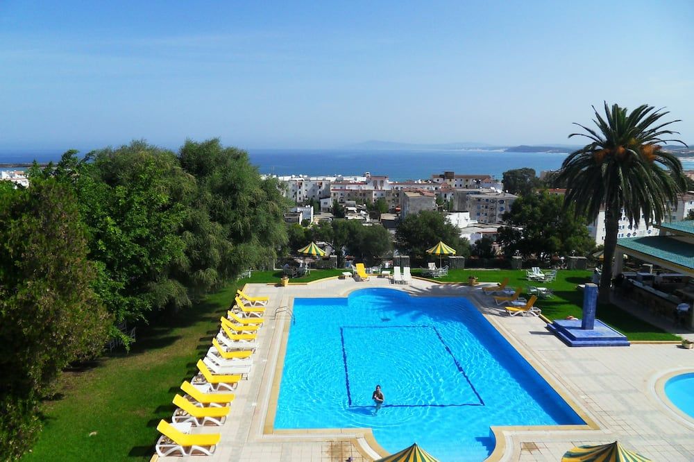 حوض السباحة