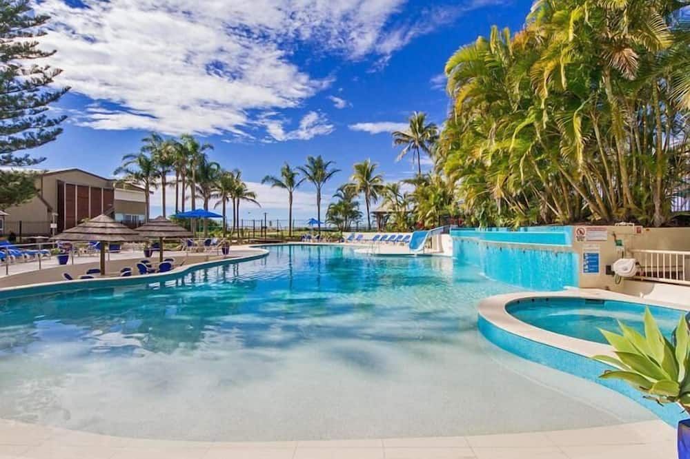 حوض السباحة صورة