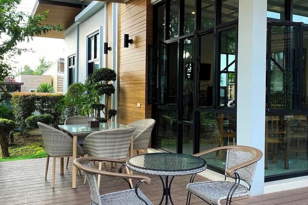 شرفة مرصوفة