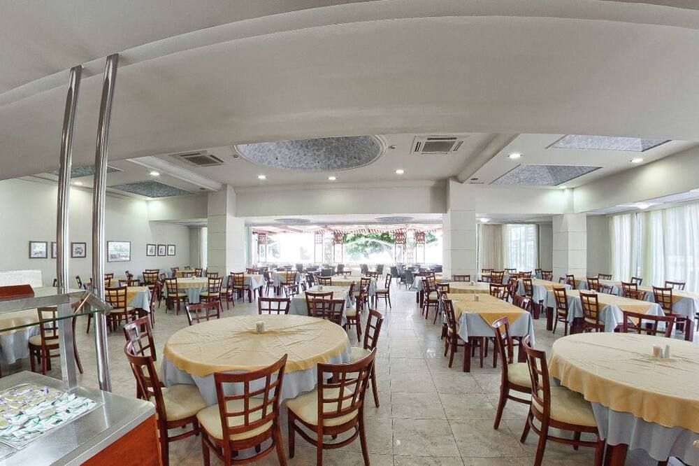 مطعم