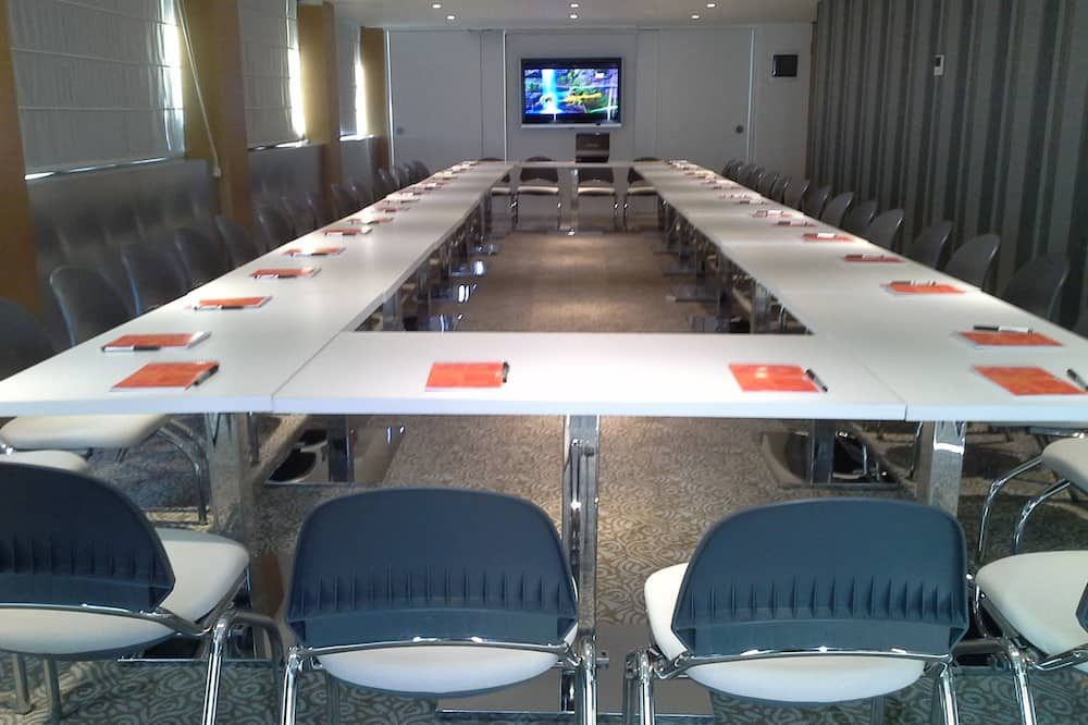 غرفة الاجتماعات