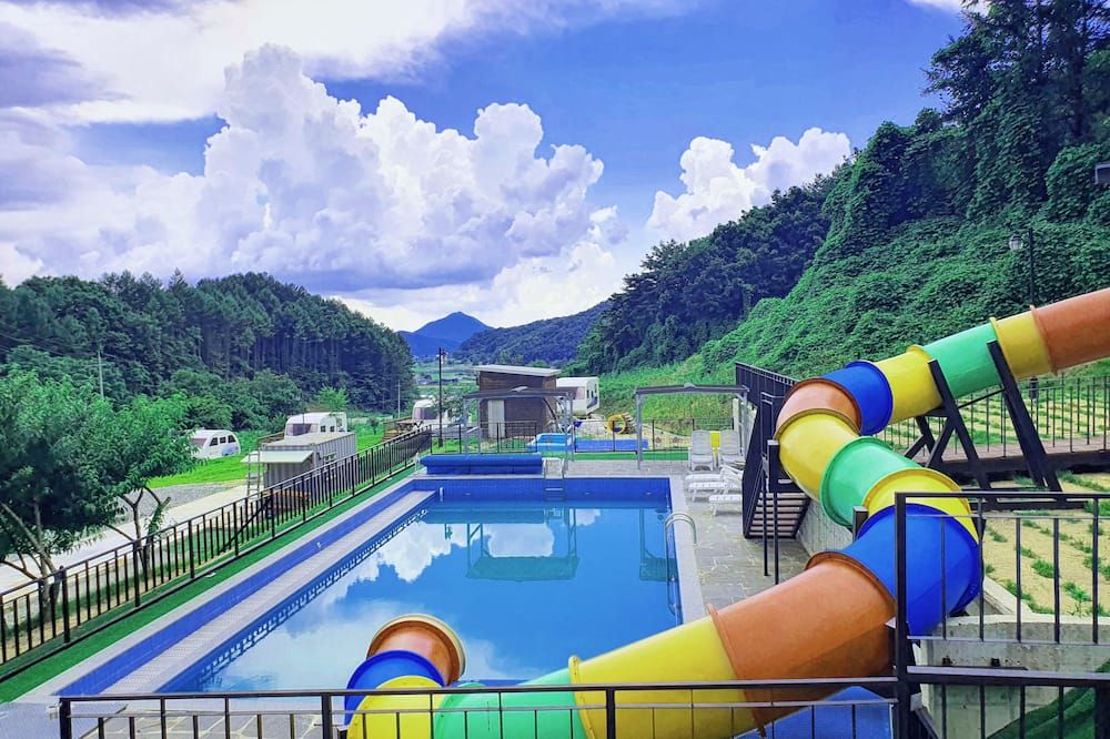 حوض السباحة صورة