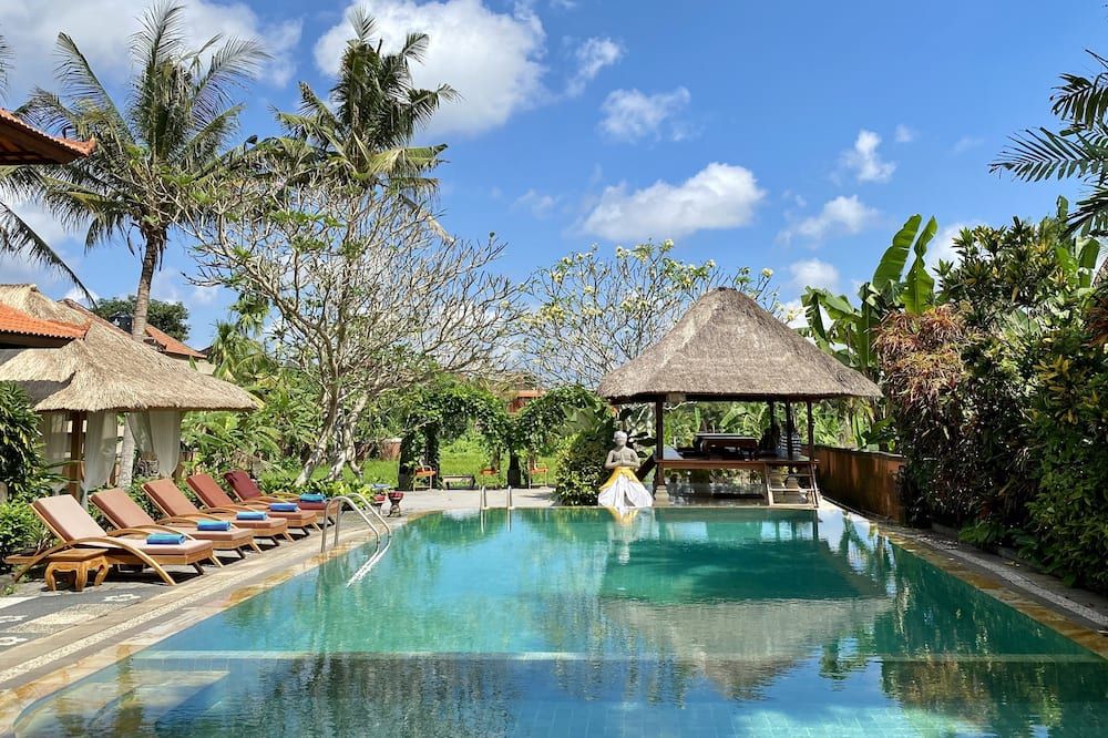 حوض السباحة صورة