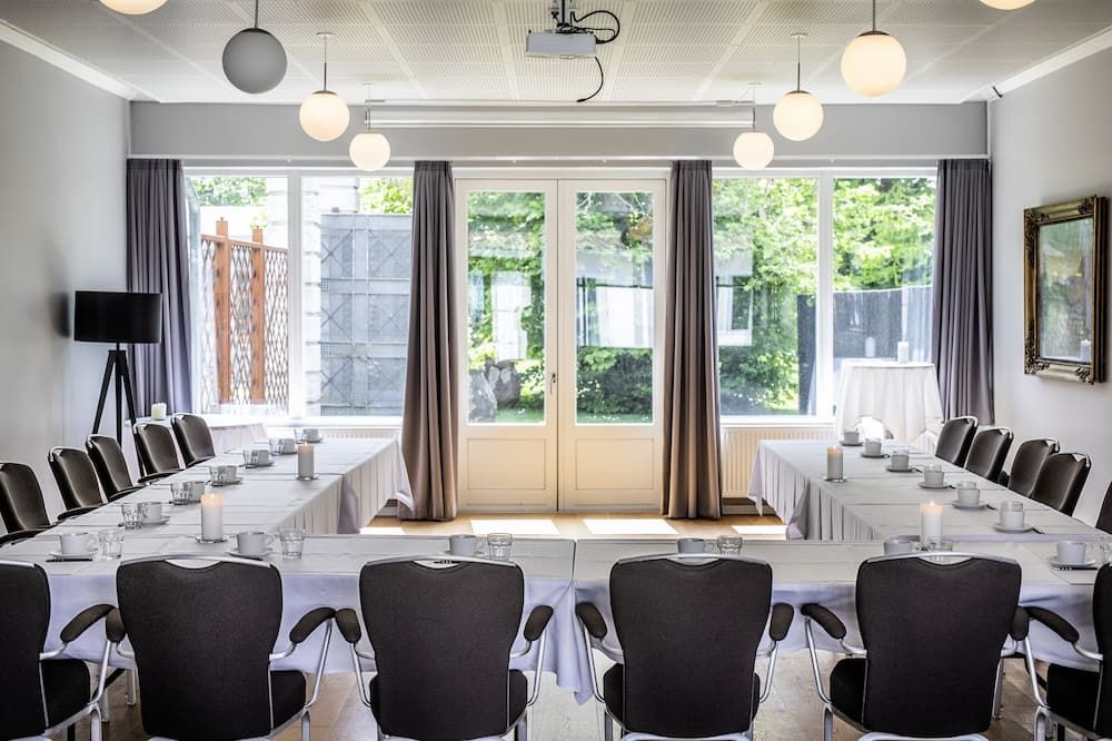 غرفة الاجتماعات