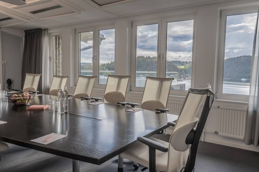 غرفة الاجتماعات