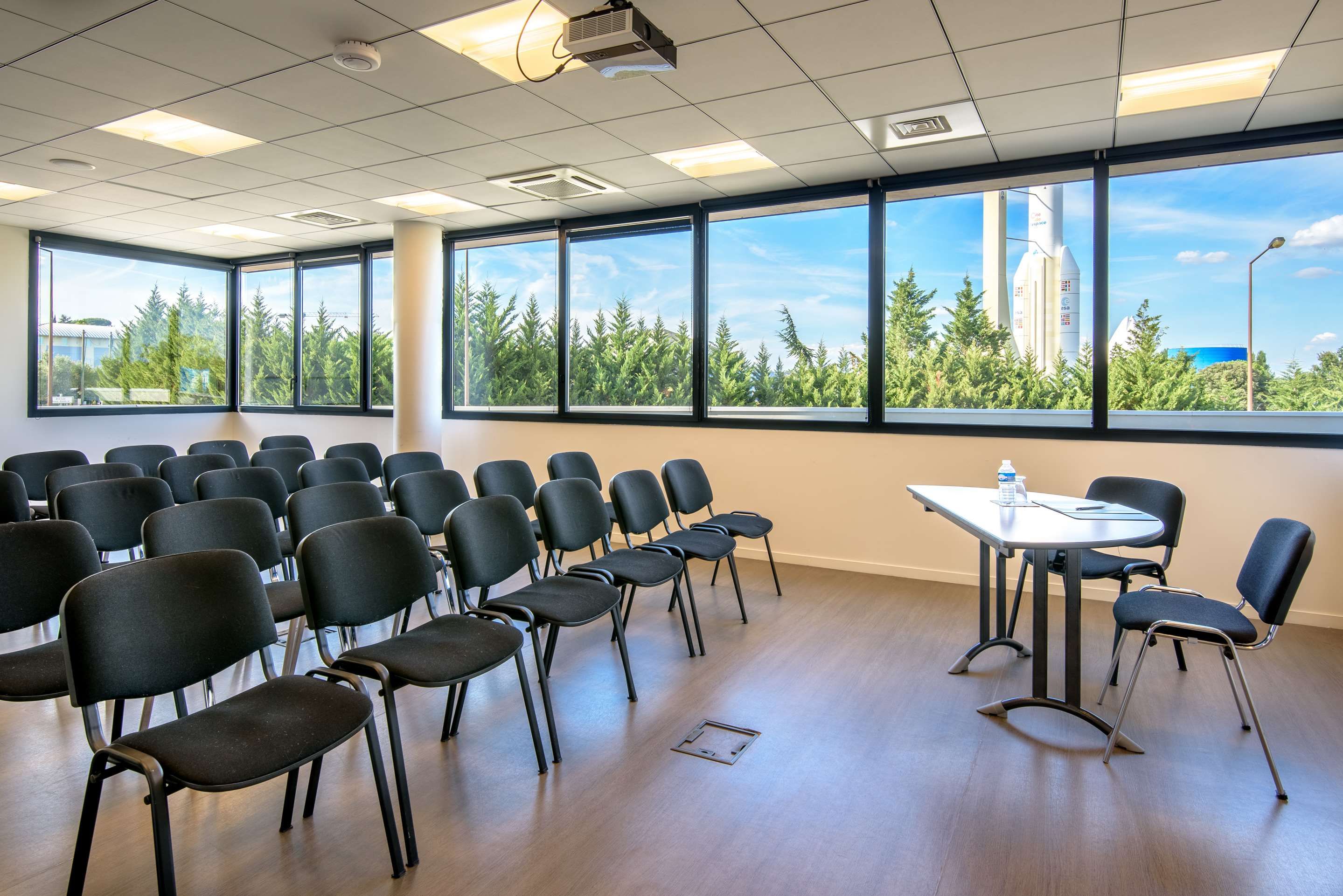 غرفة الاجتماعات