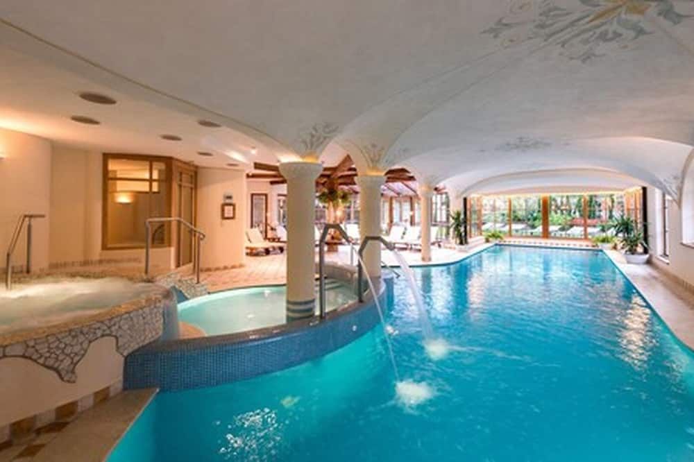 حوض السباحة صورة