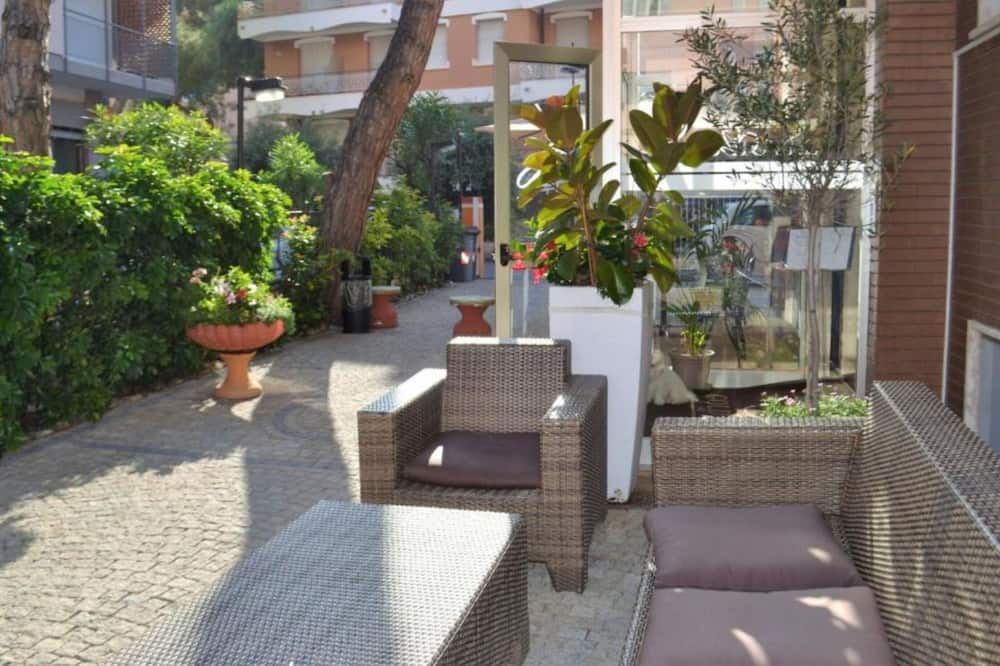 شرفة مرصوفة