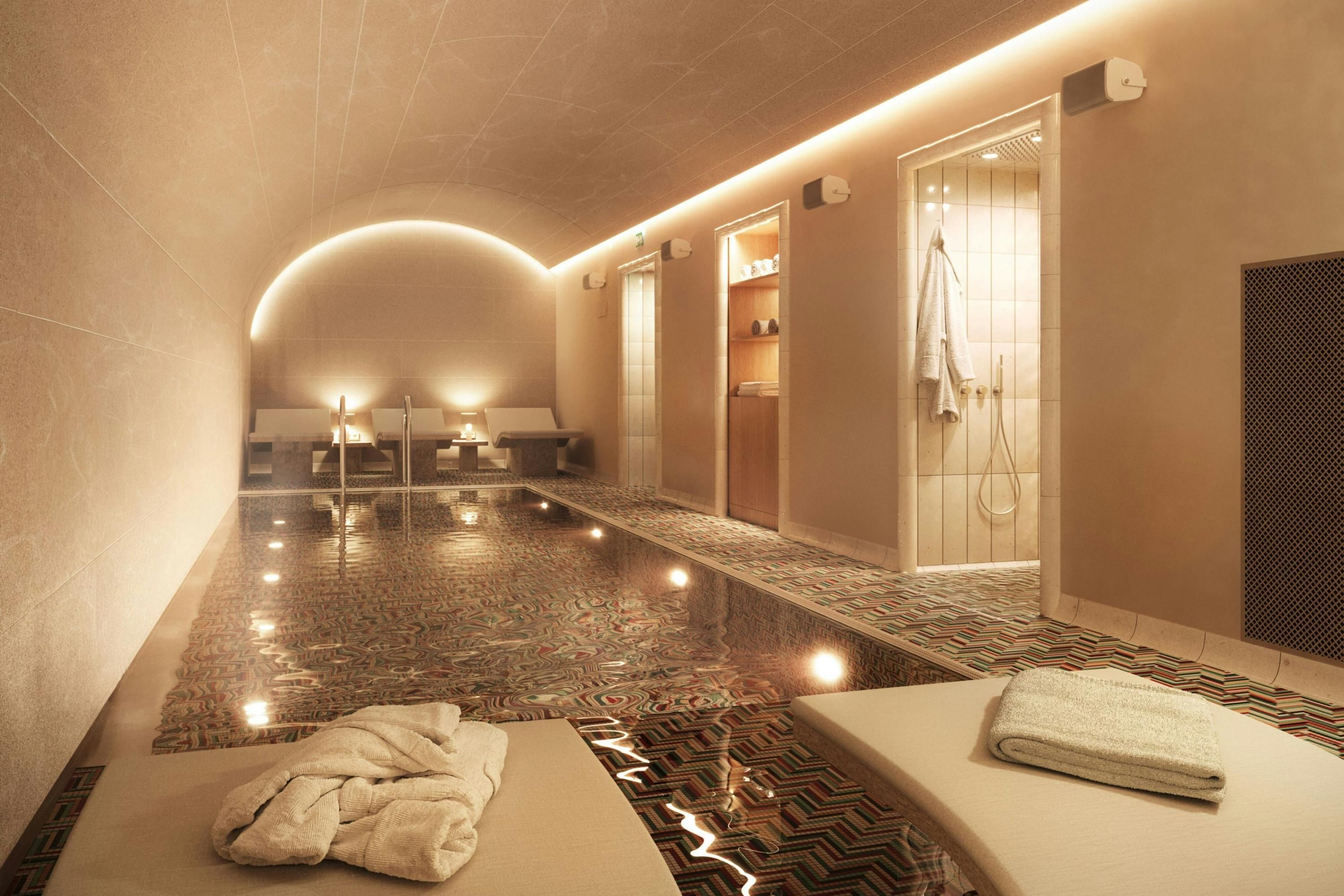 حوض السباحة