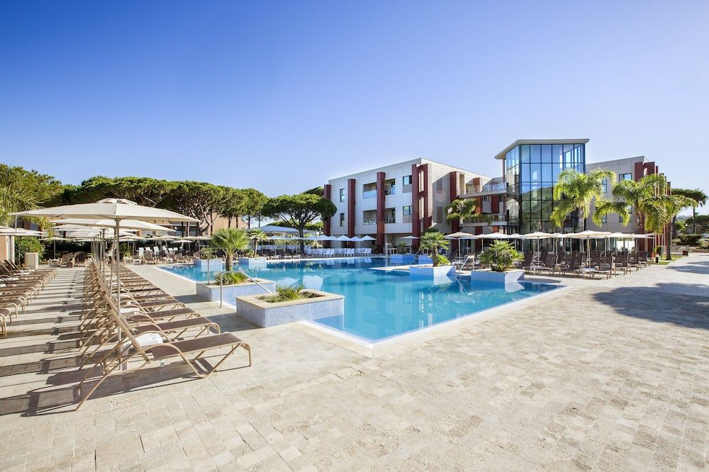 حوض السباحة صورة