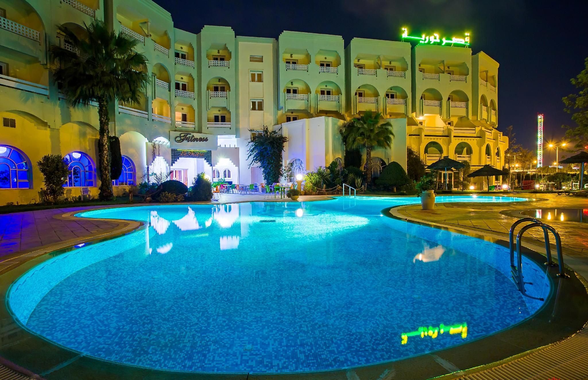 حوض السباحة