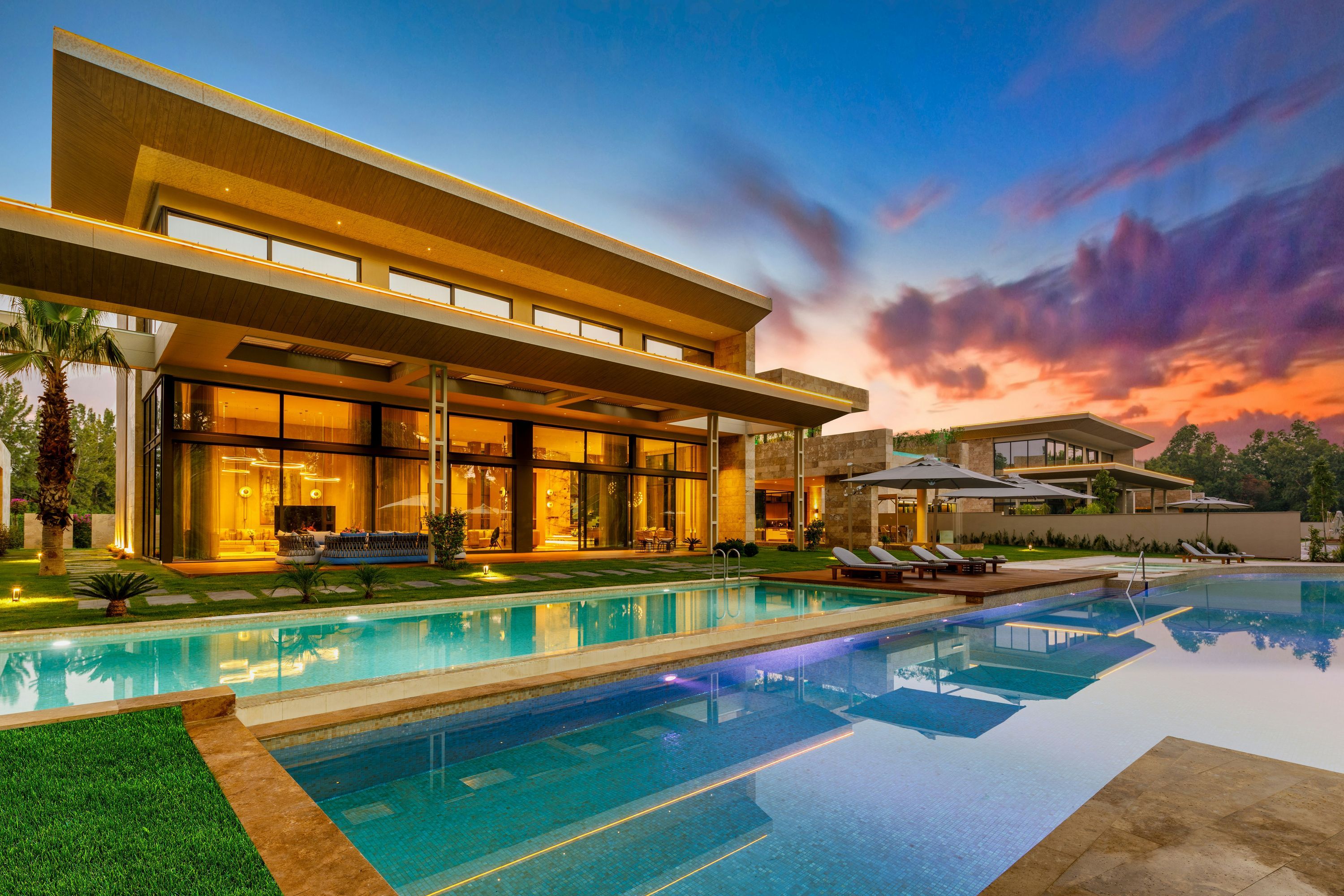 حوض السباحة