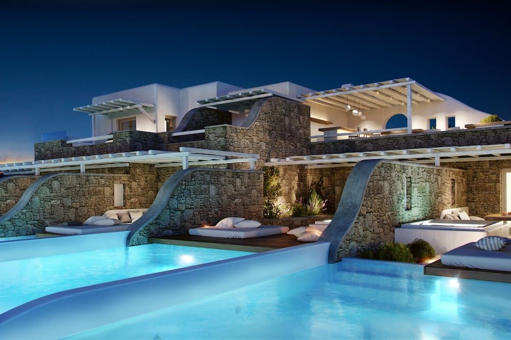 حوض السباحة