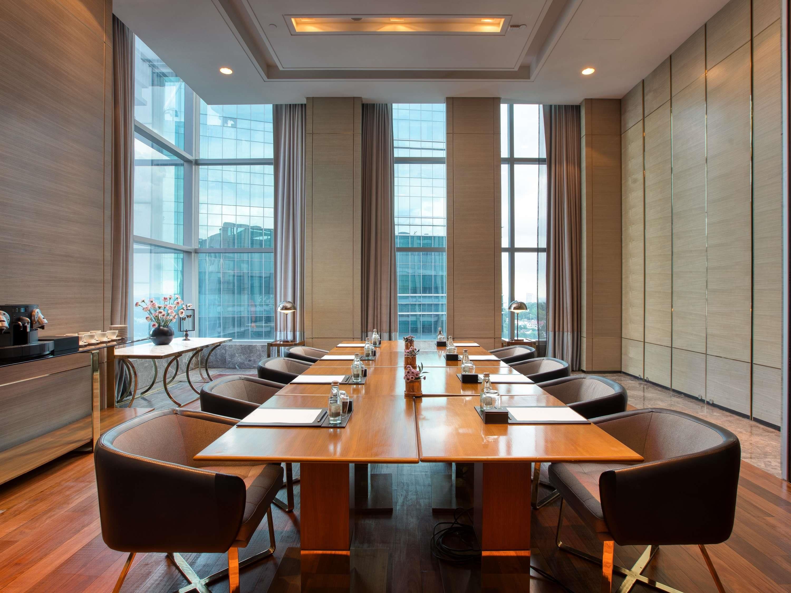 غرفة الاجتماعات