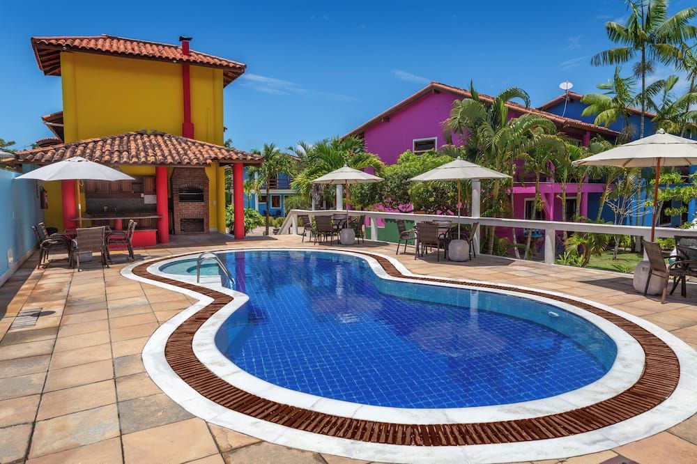 حوض السباحة