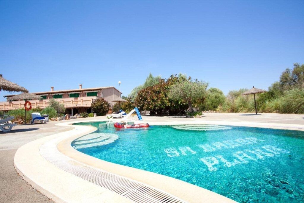 حوض السباحة