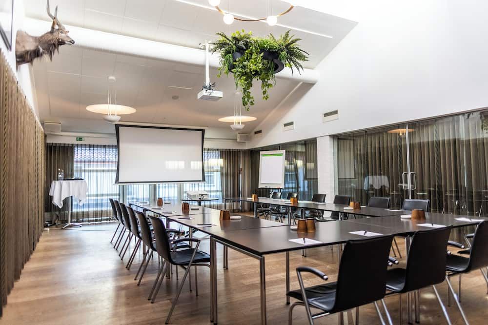 غرفة الاجتماعات