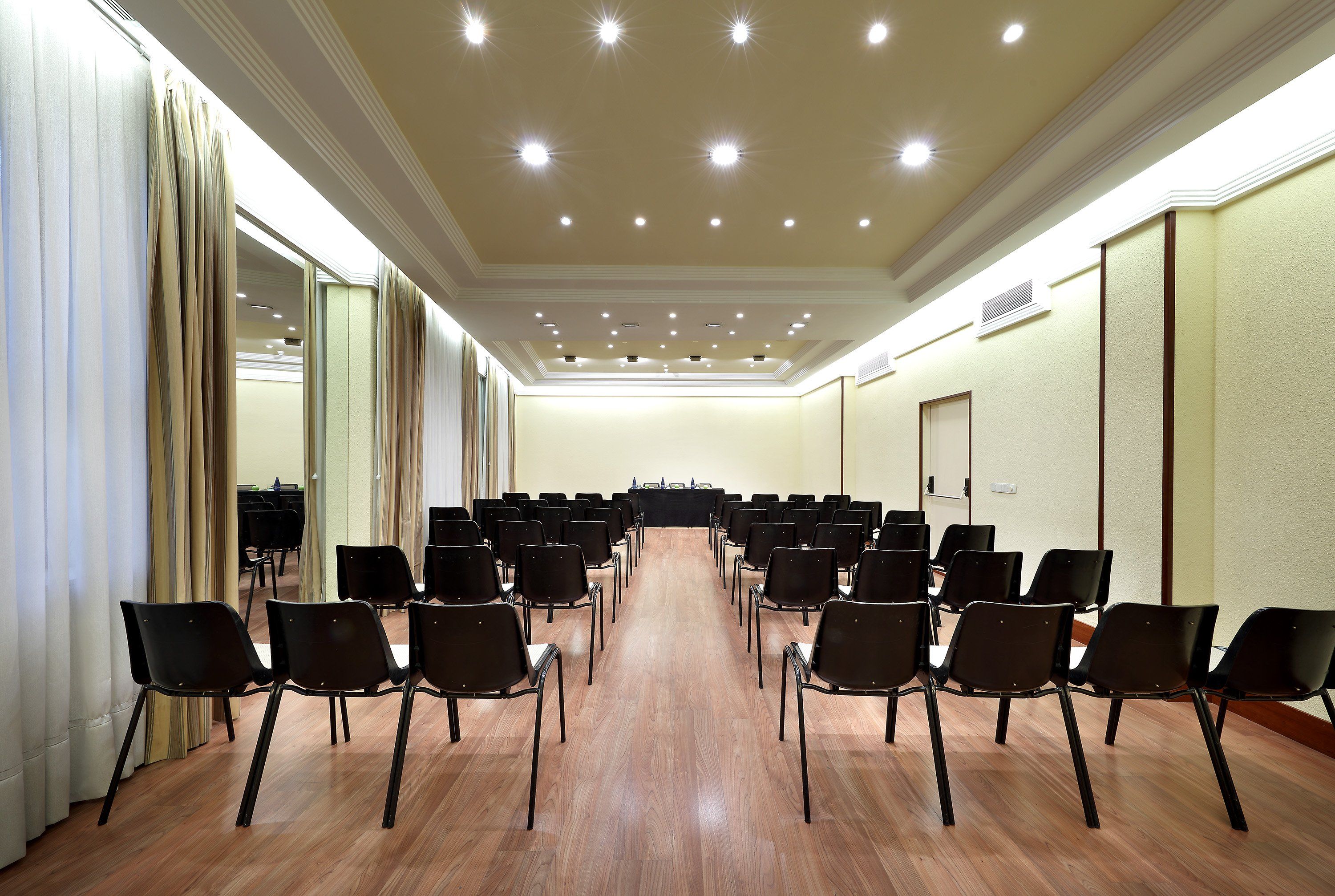 غرفة الاجتماعات