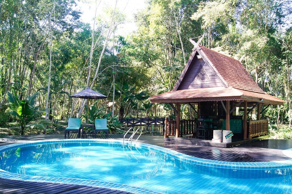 حوض السباحة صورة