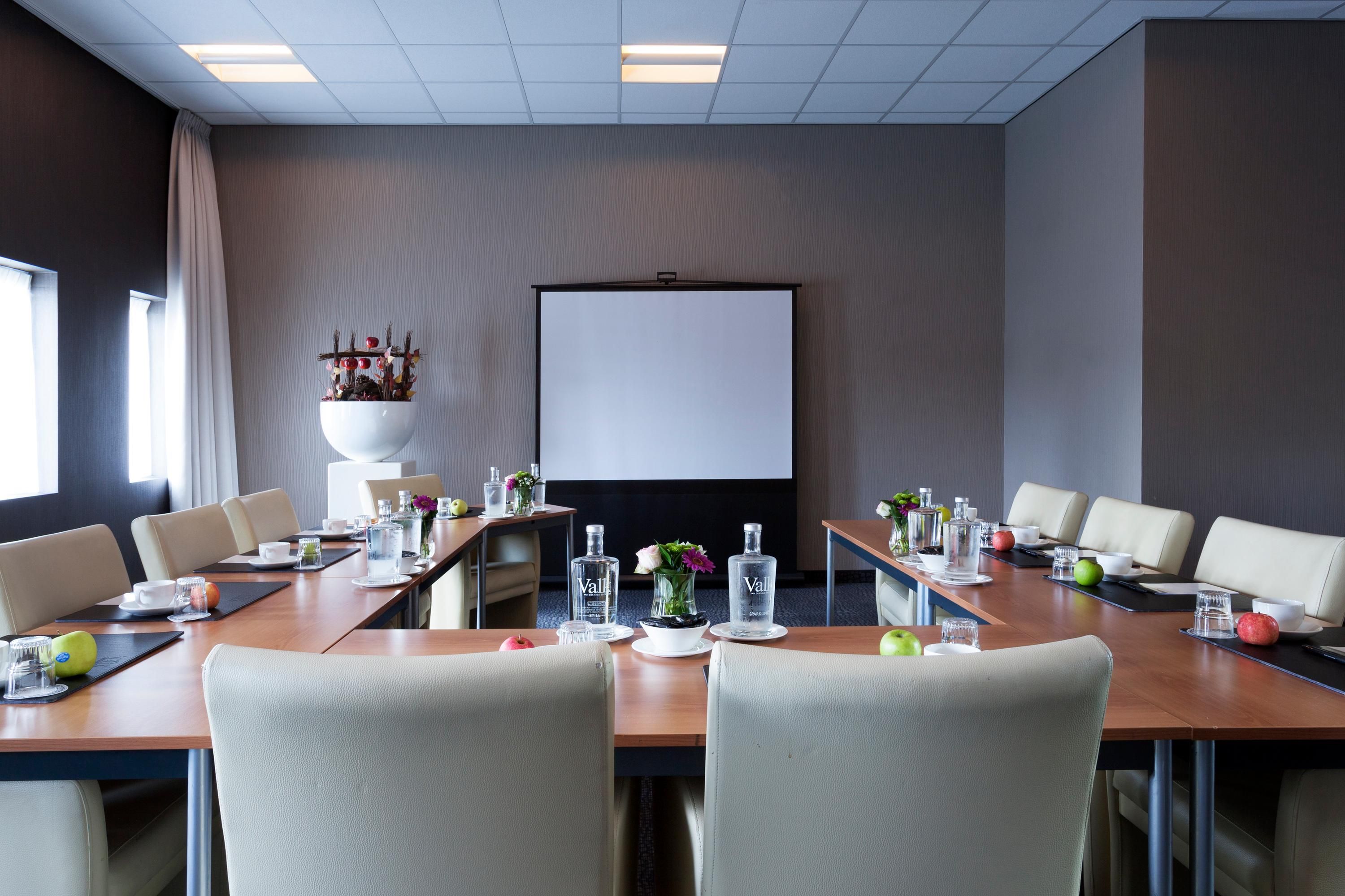 غرفة الاجتماعات