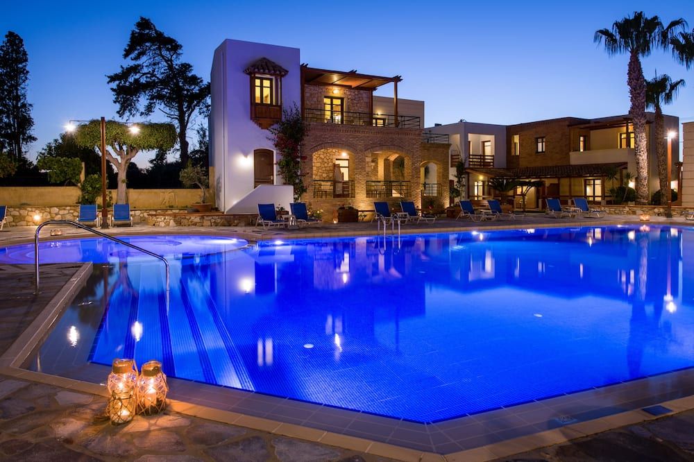 حوض السباحة صورة