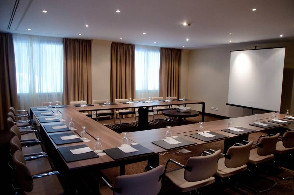 غرفة الاجتماعات