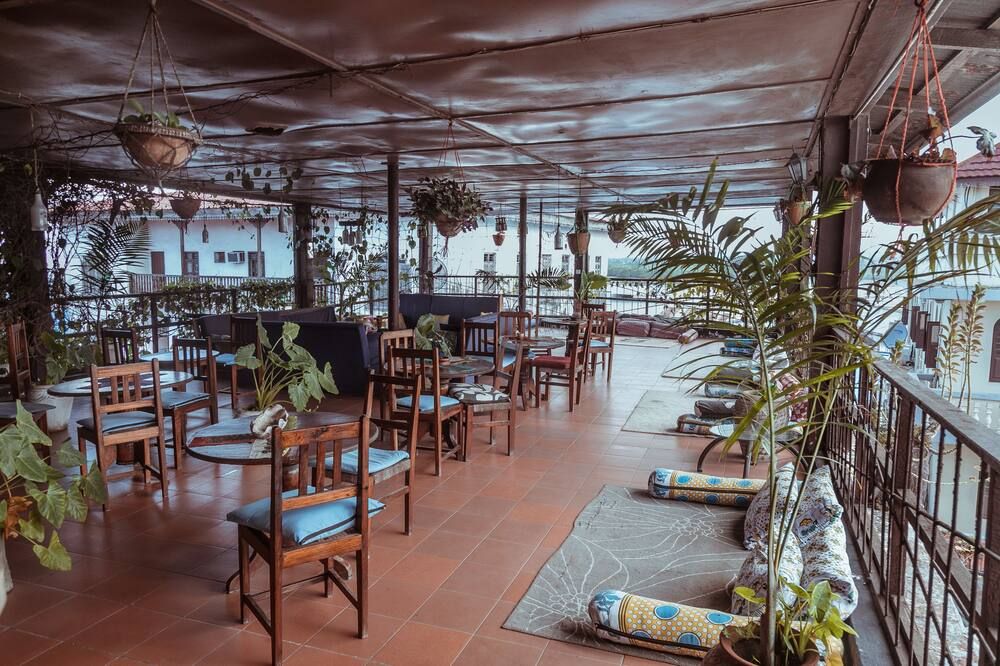 مطعم