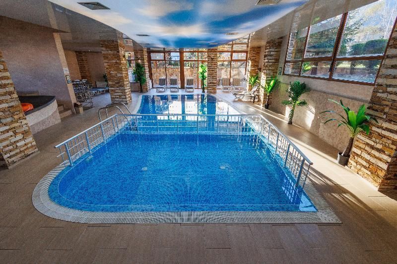 حوض السباحة صورة