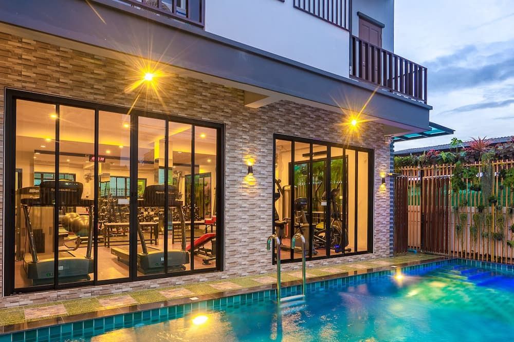 حوض السباحة