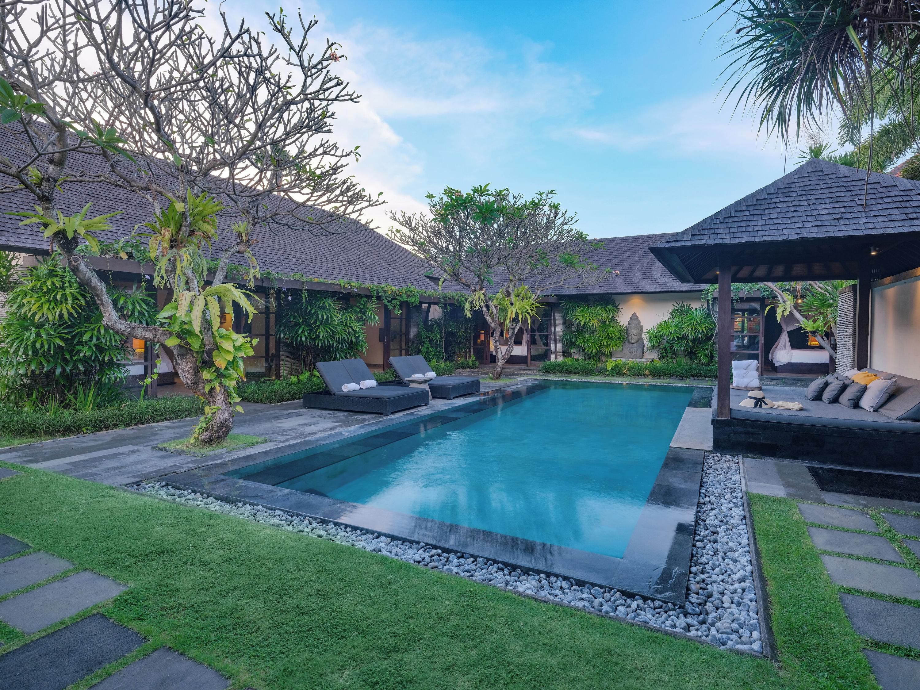 حوض السباحة صورة