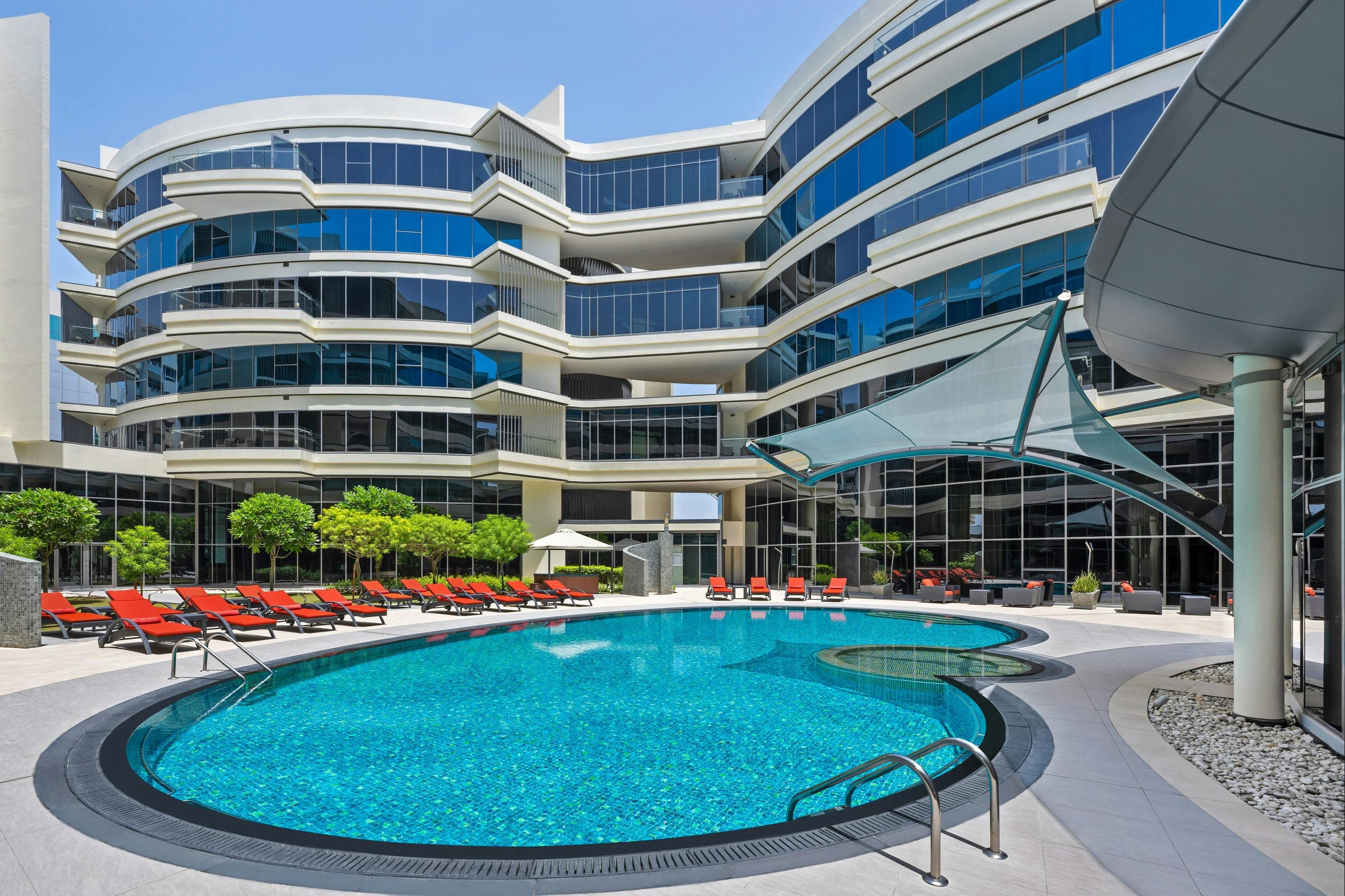 حوض السباحة صورة