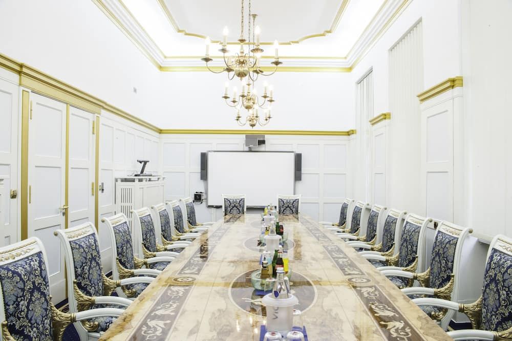 غرفة الاجتماعات