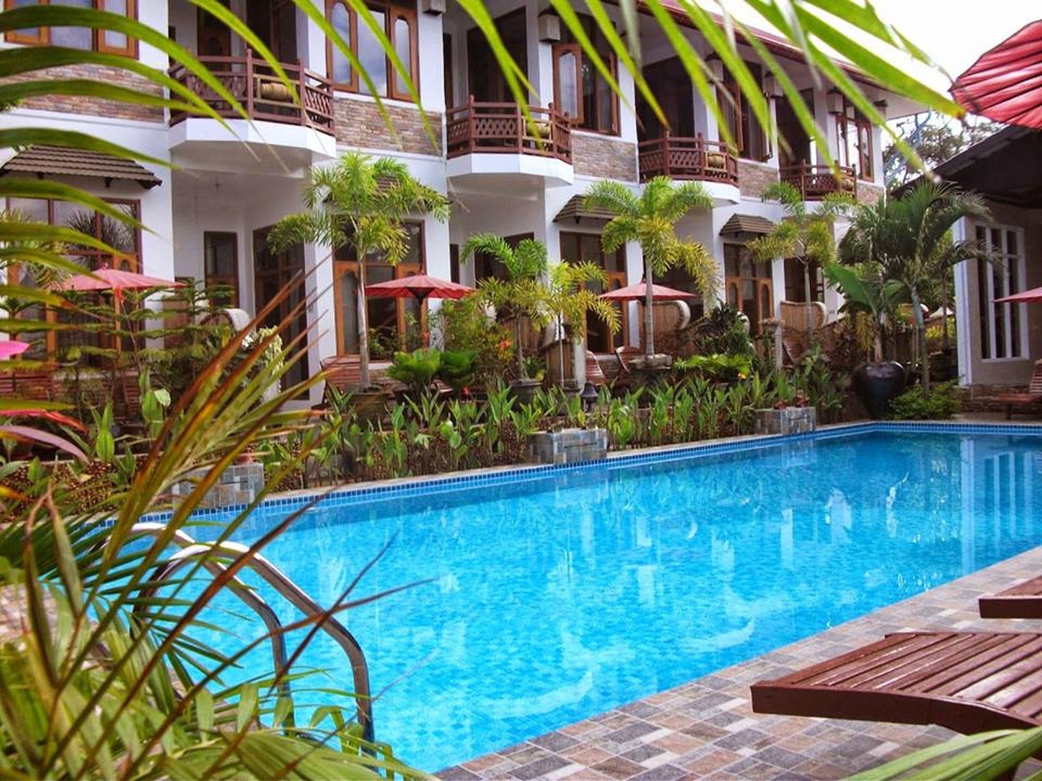 حوض السباحة